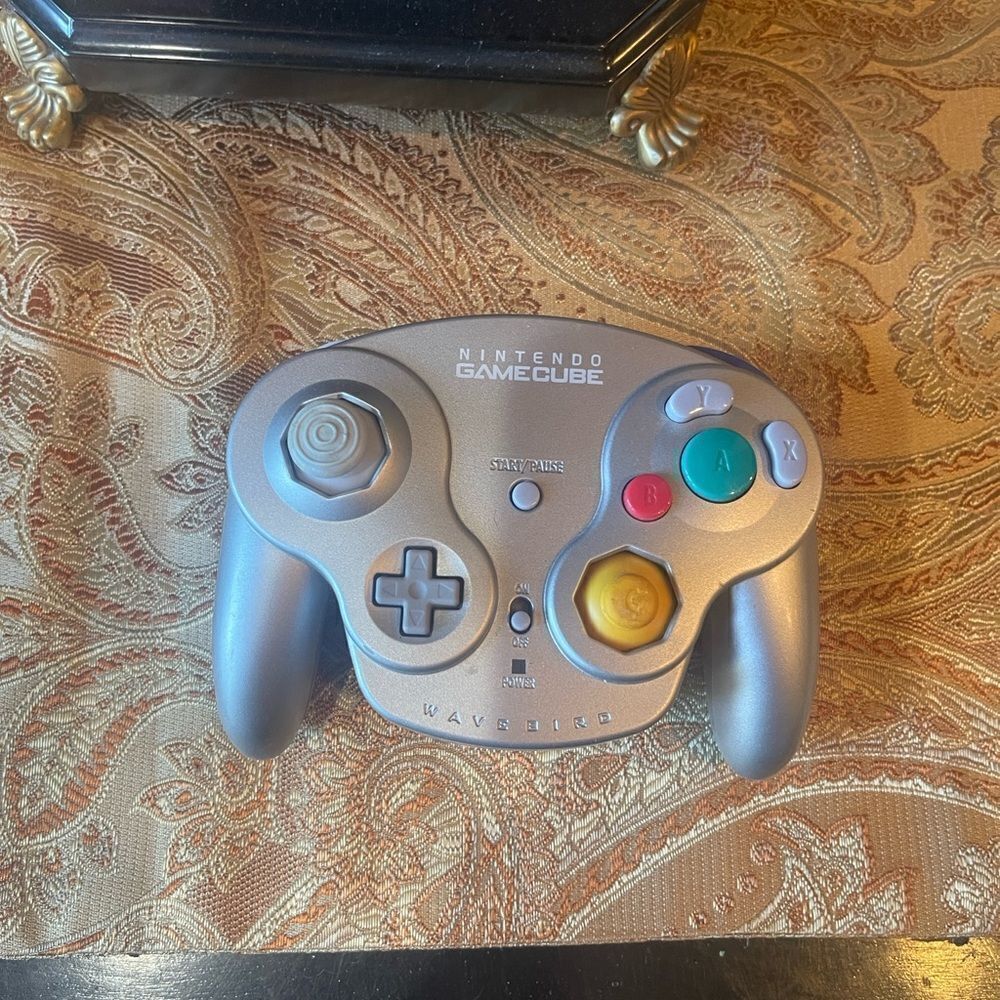 Silver Gray Gamecube Controller - Picture 2 of 8